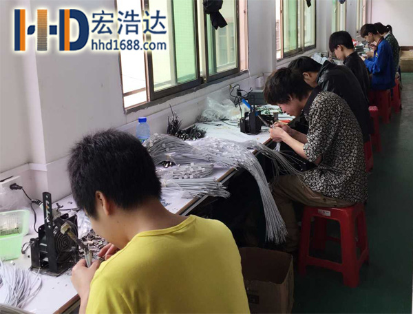 根据客户需求下单定制的数据线